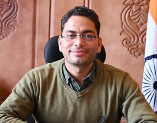 DM Jammu seeks explanation from 13 BDOs for poor performance