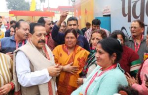 Dr Jitendra Singh meets devotees reaching Ayodhya by Special Train from Katra