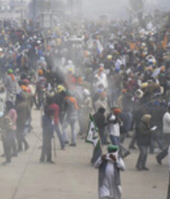 Farmers protest march: Delhi Police orders 30,000 tear gas shells