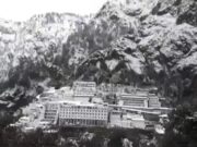 Snowfall at Vaishno Devi shrine, rains in Jammu